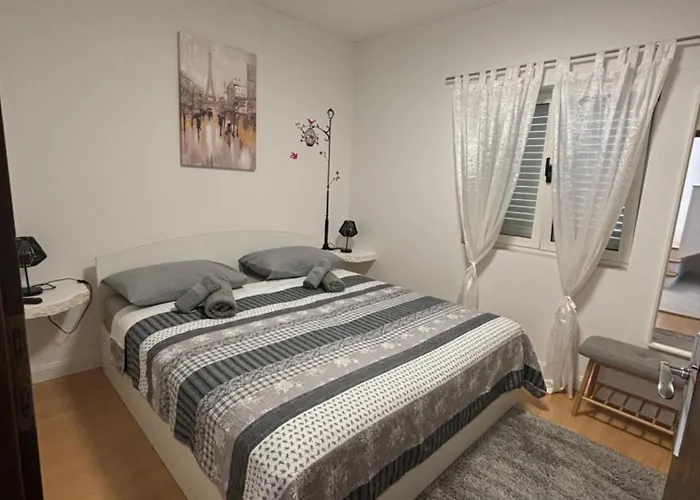 Kuca Za Odmor Antonini Feriehus *